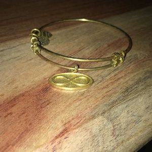 Angelica infinity bangle